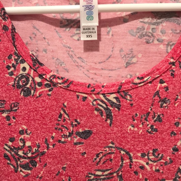 LuLaRoe classic T - Picture 2 of 4